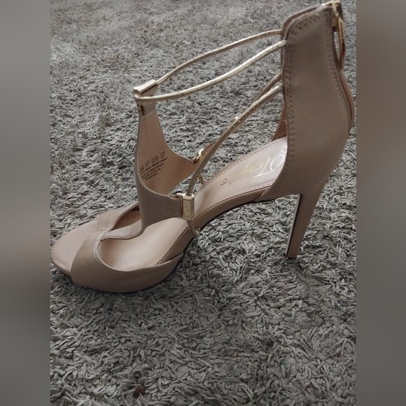 Fergie Raegan Stiletto Size 10 - Picture 2 of 14